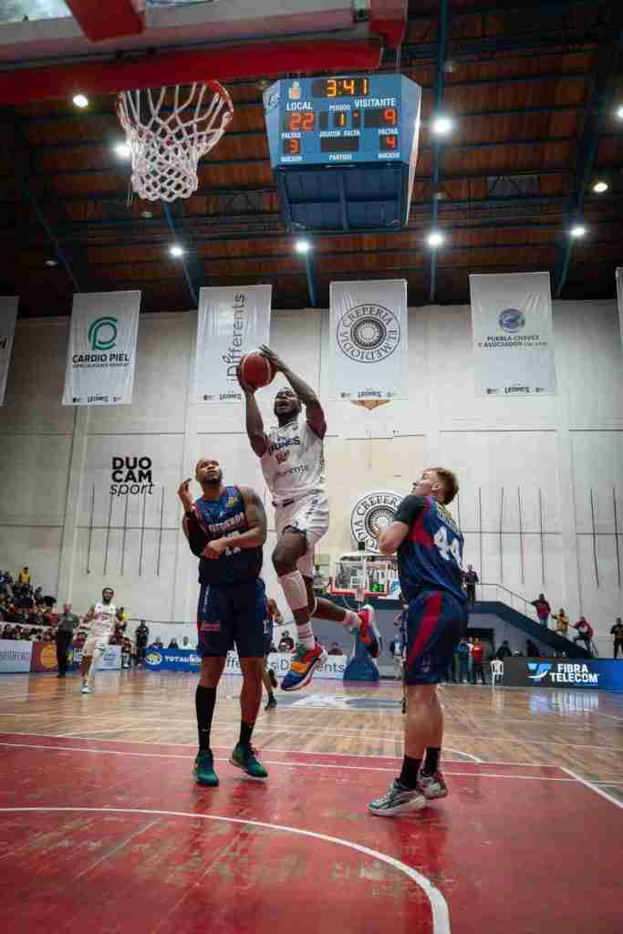 Leones de Riobamba sumó su séptima victoria consecutiva y lidera la Liga Básquet Pro de la presente temporada.
