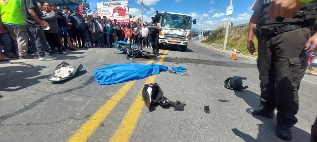 Motociclista muere en accidente de tránsito quedó en plena vía