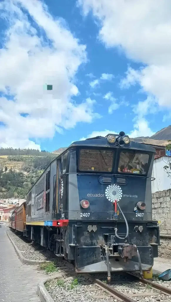 Tren Alausí comenzará a operar tras la firma de un convenio de cooperación interinstitucional entre el Ministerio de Transporte y Obras Públicas.