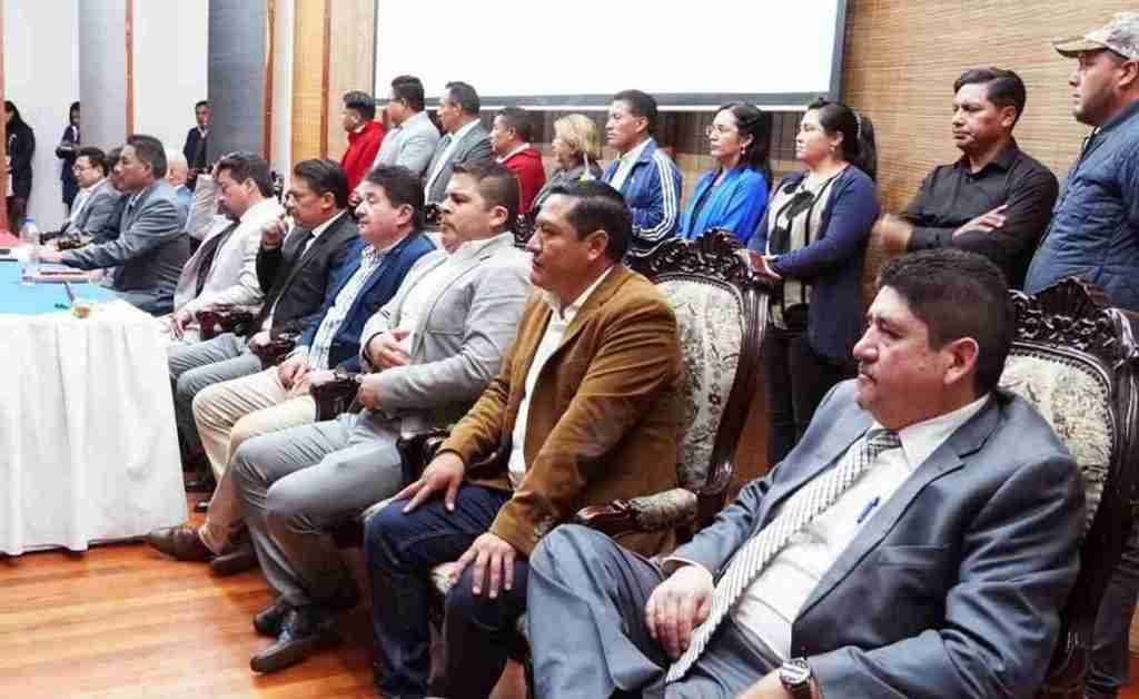 El prefecto de Chimborazo Hermel Tayupanda anunció a los nuevos concejeros provinciales, a solo un año de gestión de los anteriores.