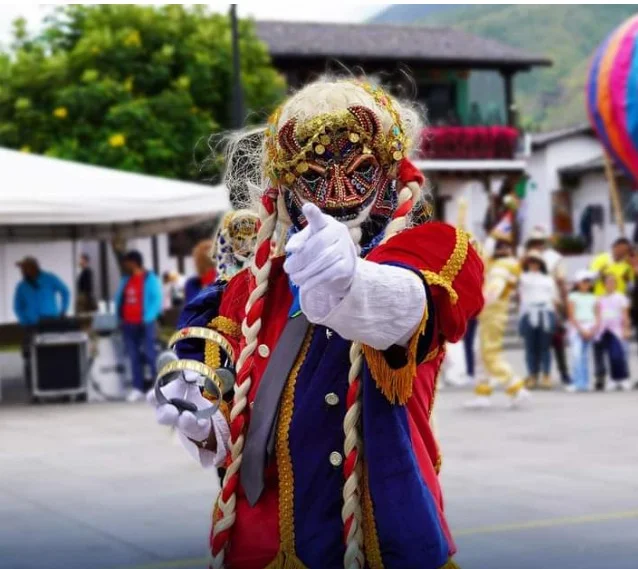 Los Diablos de Lata en Riobamba tienen una escuela formativa gratis.