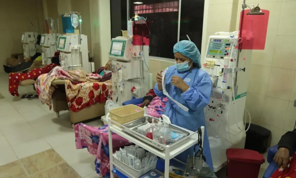 Centros de diálisis no atenderán pacientes por deuda del Gobierno
