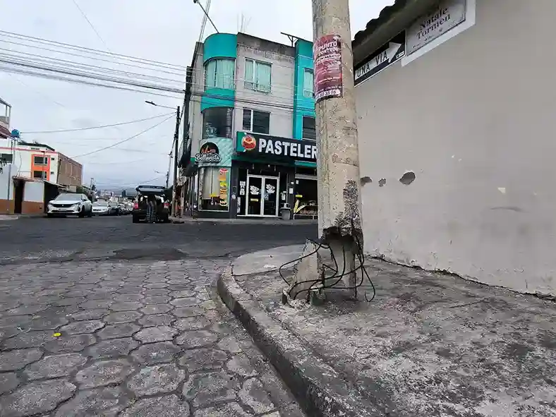 Vecinos, riesgo, Bellavista, poste