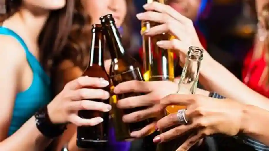 El alcoholismo en los adolescentes comienza a los 12 años de edad