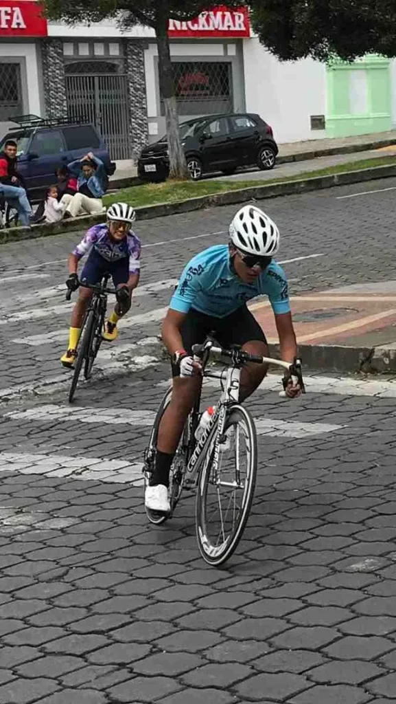 El ciclista riobambeño Arhyel Guamán se integrará a la Escuela de Ciclismo "Richard Carapaz" en la provincia del Carchi.
