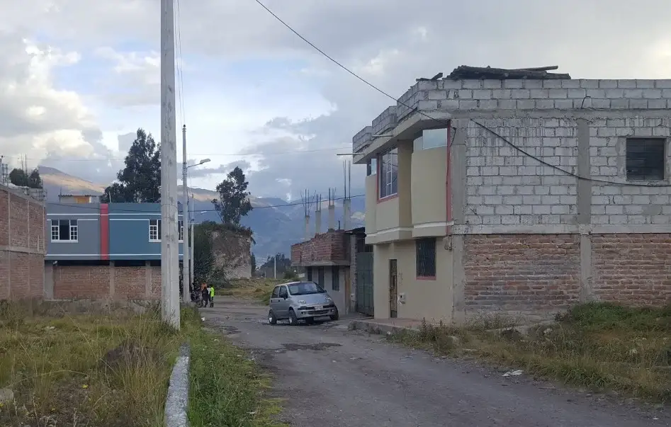 Los barrios periféricos suelen organizarse en directivas para solicitar obras en el Municipio Riobamba.