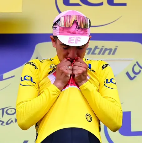 Líder del Tour de Francia, Richard Carapaz.