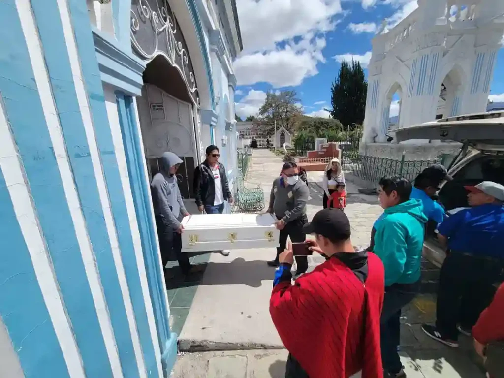 Un dolor interminable se sintió en la Morgue, y más cuando salían los cuerpos para ser velados