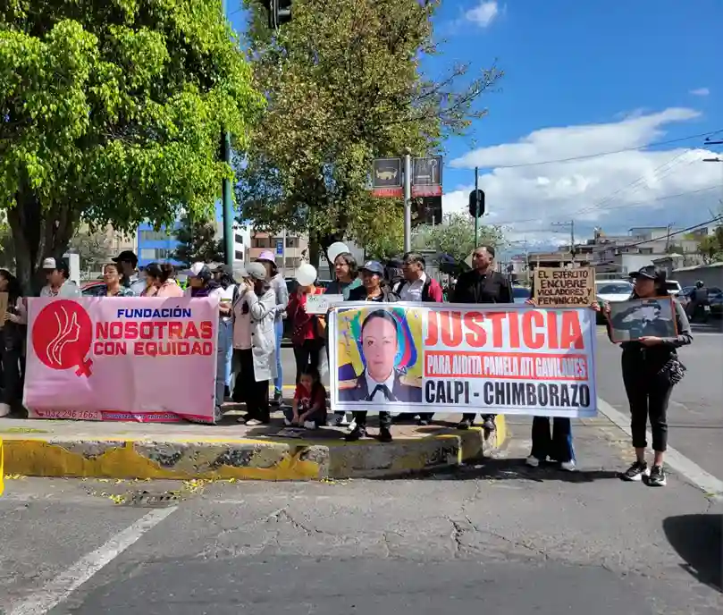 La marcha de de ayer por Aidita Ati pide justicia por su muerte. Familiares, amigos y colectivos se apostaron frente a la Fiscalía
