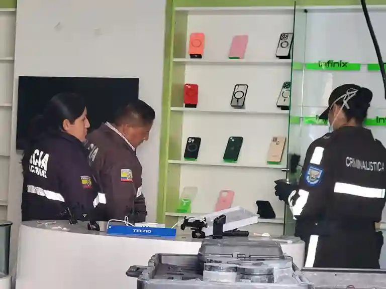 El robo en una tienda de celulares deja USD 30.000 dólares de pérdidas. El hecho se dio en pleno centro de Riobamba