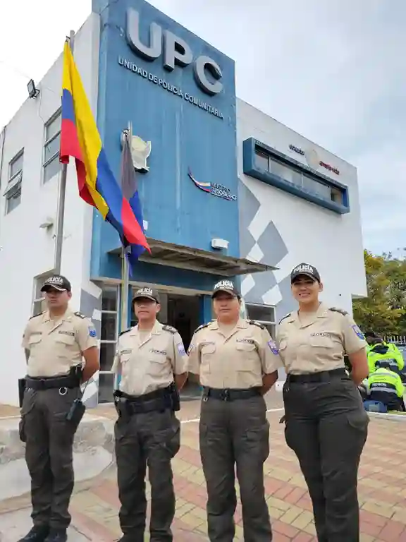 El Tnte. Walter Rodríguez y el personal del Circuito Terminal Terrestre