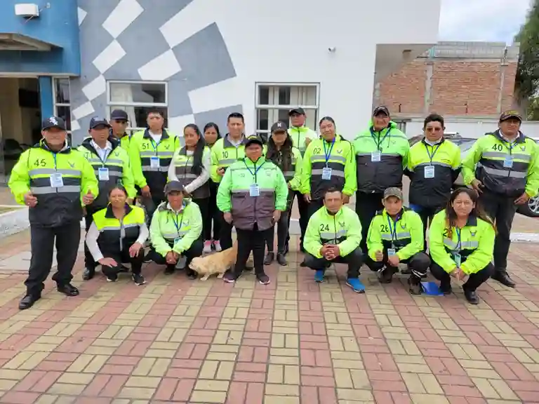 La “primera promoción” de los Vigilantes Seguros de la UPC “Terminal Terrestre” de Riobamba.