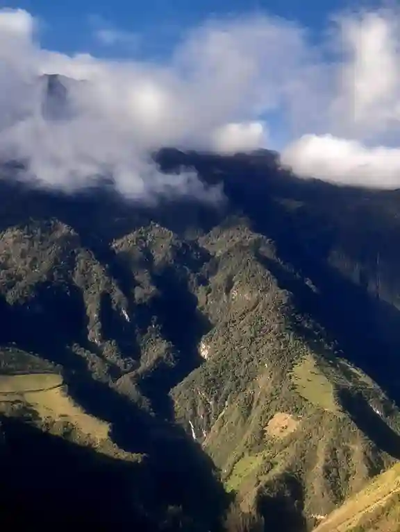 Lo inmenso y agreste del terreno hizo la tarea difícil