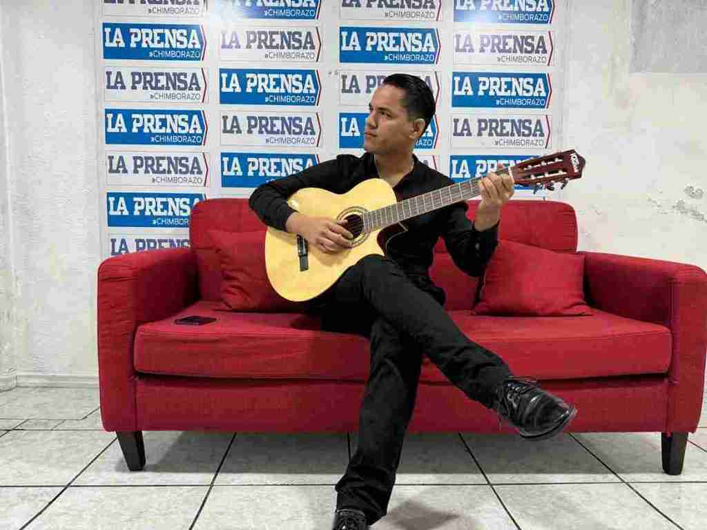 Ismael Alcibar cantante y compositor ecuatoriano