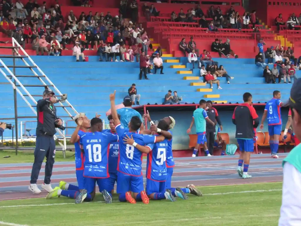 Olmedo sigue de líder en el torneo de Segunda Categoría, aspira convertir en campeón.