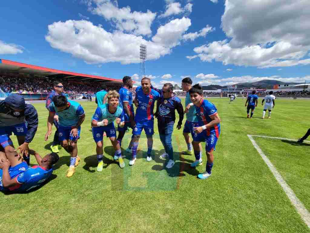 Celebración del gol por jugadores del Olmedo
