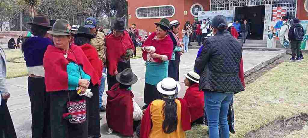 Espoch y World Vision: Primera feria de alpacas