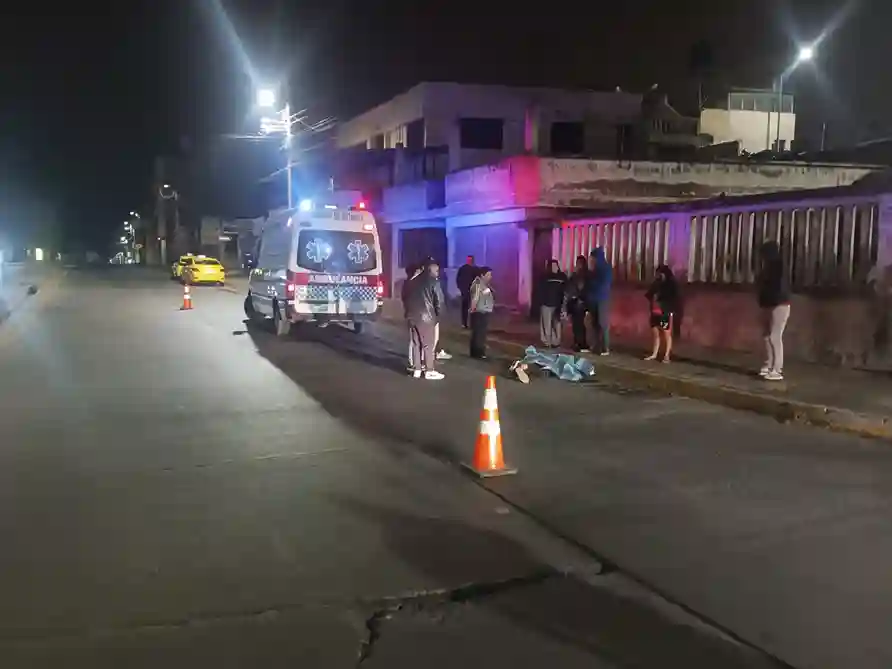 Así quedó el cuerpo inerte de Fabricio Joel sobre la calzada