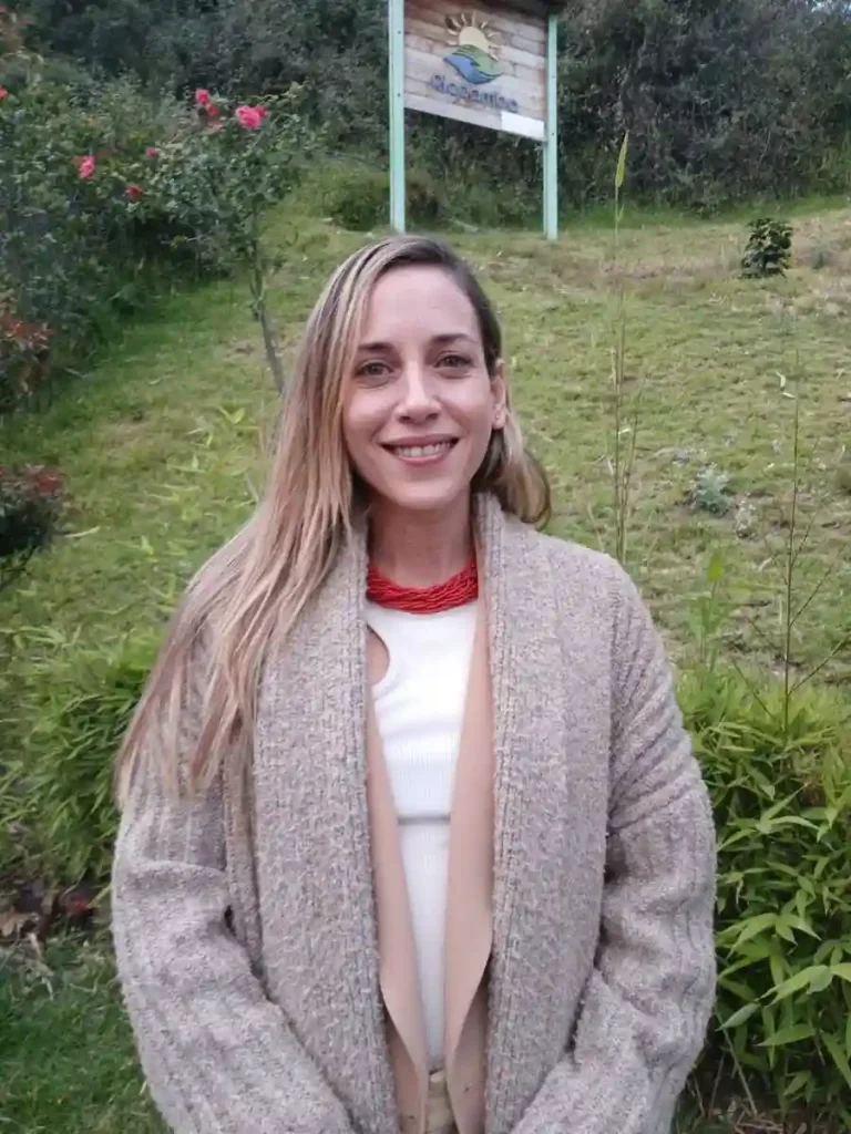 Andrea González candidata a la presidencia visita Riobamba.