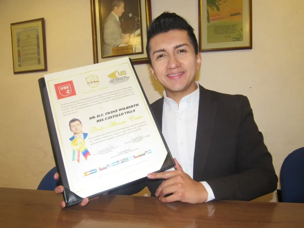 Riobamba celebró al dibujante más rápido del mundo, Franz Wilberth del Castillo, quien recibió el reconocimiento de “Dr. Honoris Causa” por su destacado arte y trayectoria.