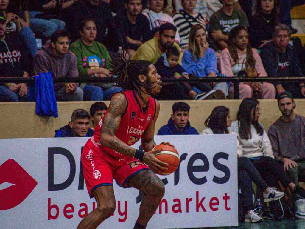 Leones de Riobamba enfrentarán a Zamora Jaguares en los play-offs de la Liga BásquetPro de la temporada 2014.