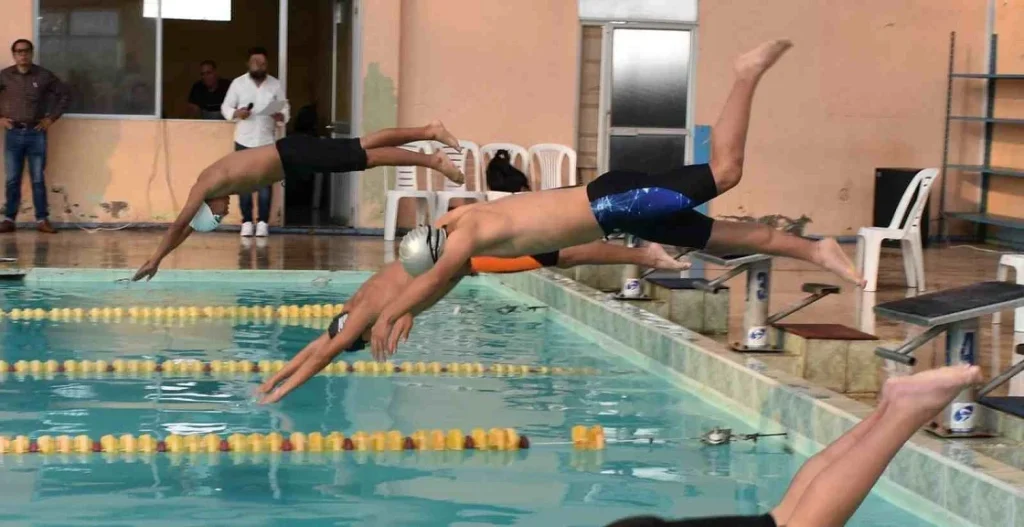 Deportistas de natación inconformes con el selectivo de Federación