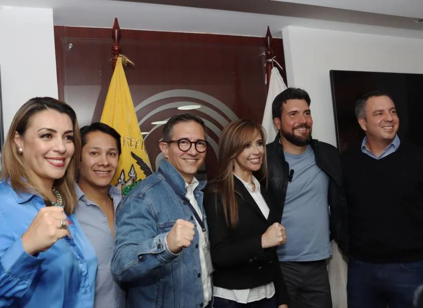 Jan Topic y Mishelle Calvache aceptan precandidatura presidencial por SUMA