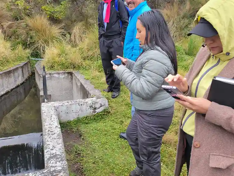 Técnicos tomaron fotografías y apuntes del páramo