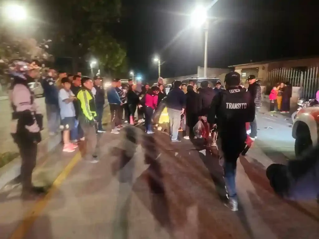 Agentes civiles de Tránsito tomaron procedimiento, ante decenas de curiosos