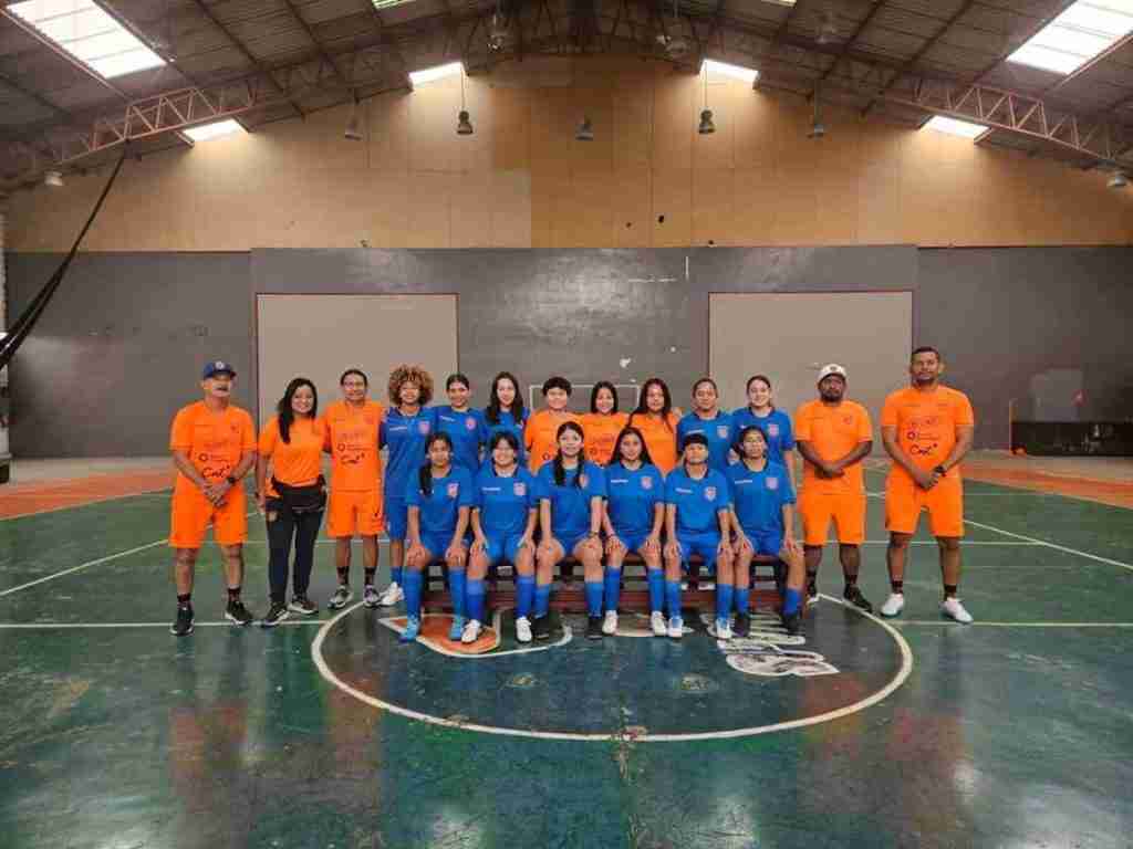 Las tres jugadoras de Riobamba integran la Selección de Ecuador de Futsal y realizan un microciclo de entrenamiento.