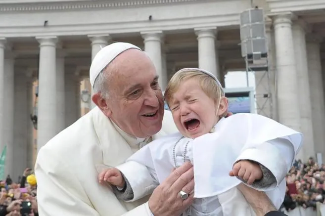 Papa Francisco catalogó como sicarios a médicos que realizan abortos