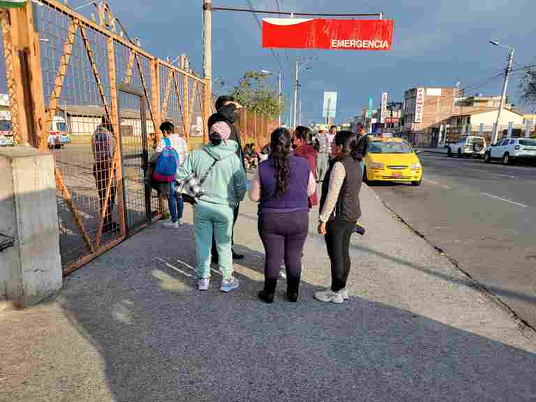 Familiares se acercaron al Hospital Policlínico para conocer el estado de salud de su ser querido