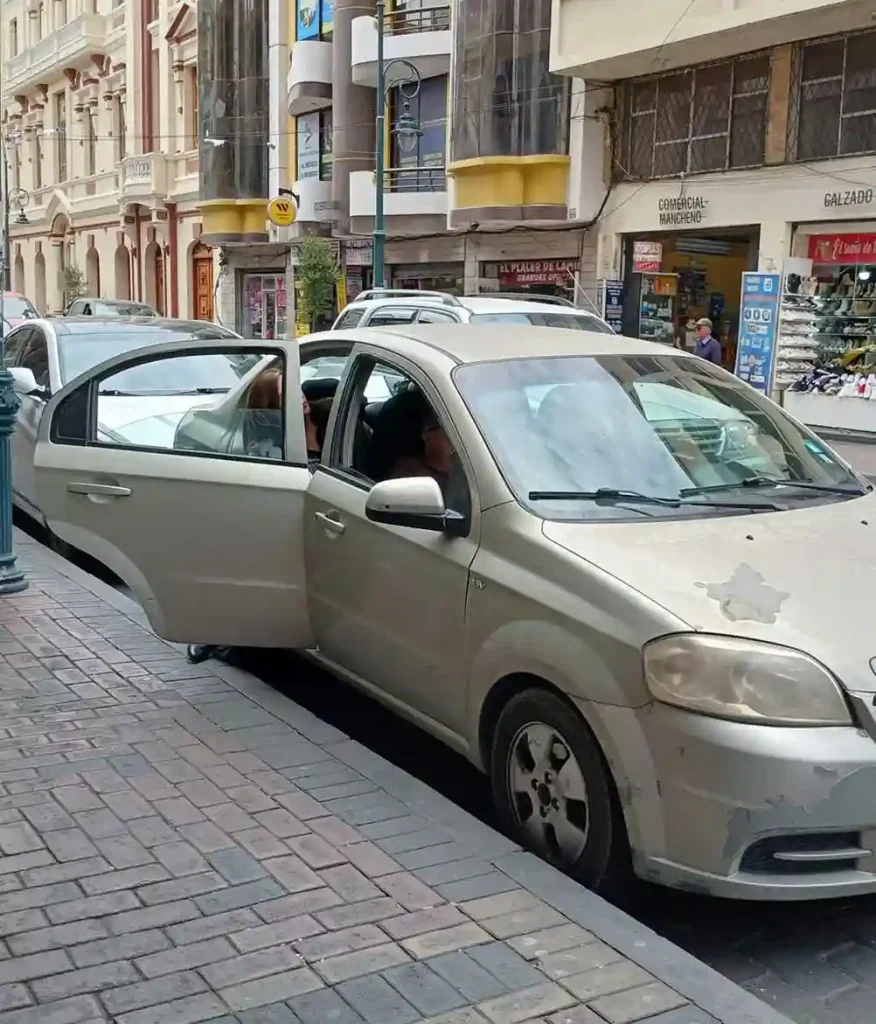 Conductores de aplicaciones no tienen sanciones para trabajar en Ecuador.