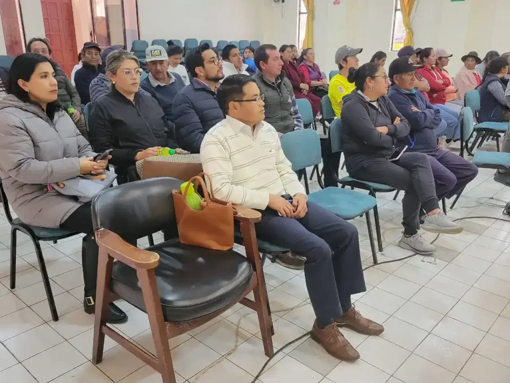 Dirigentes y ciudadanía se dieron cita a la rueda de prensa