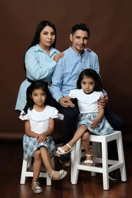 María Fernanda Jadán (mamá), Julio Maldonado (papá) y Martina Victoria (hermanita) solo le piden a Dios que Lucianita Abigail vuelva a ser la niña de antes.