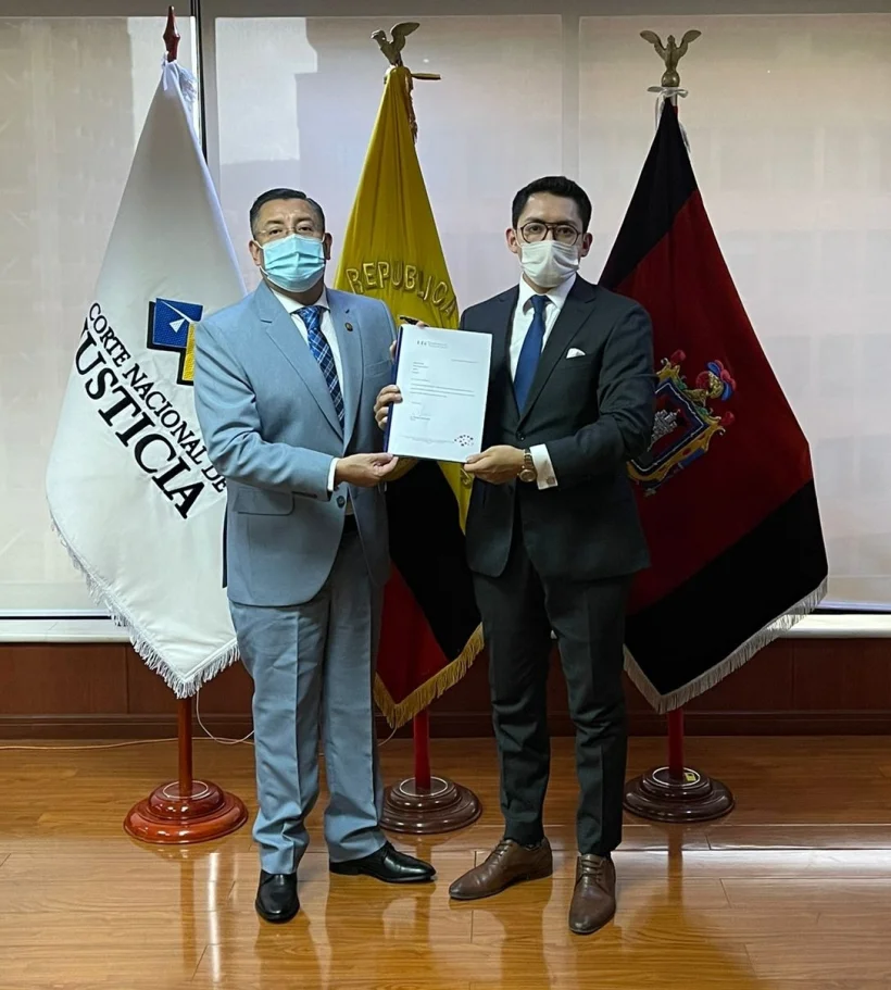 Iván Saquicela junto a Michael Hernández