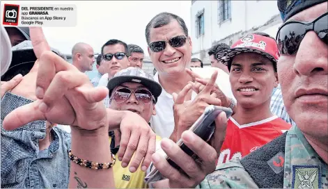Rafael Correa junto a a Latin Kings