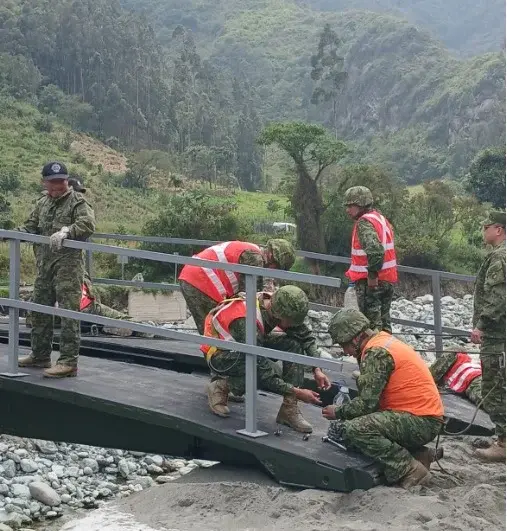 Puente militar fue colocado en Penipe hasta terminar estudios