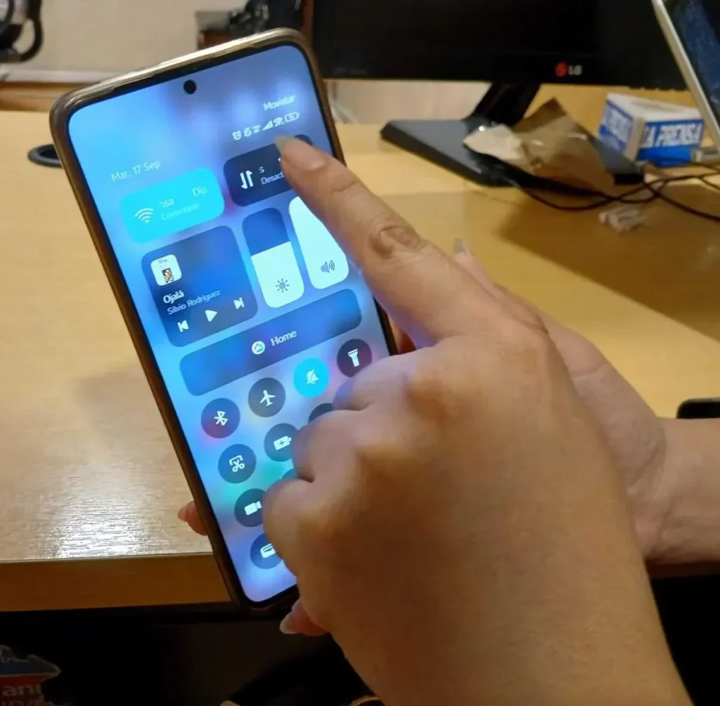 Los cortes de luz en Ecuador podrían provocar inestabilidad en la señal del celular.
