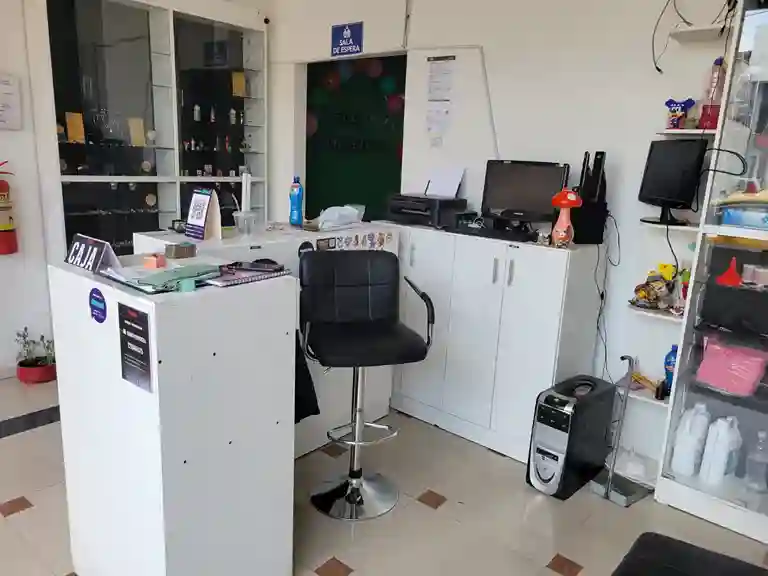 El jueves hubo un robo de 3.500 dólares en local de tatuajes y piercing. Propietarios creen que es alguien que sabe y quiere perjudicarlos