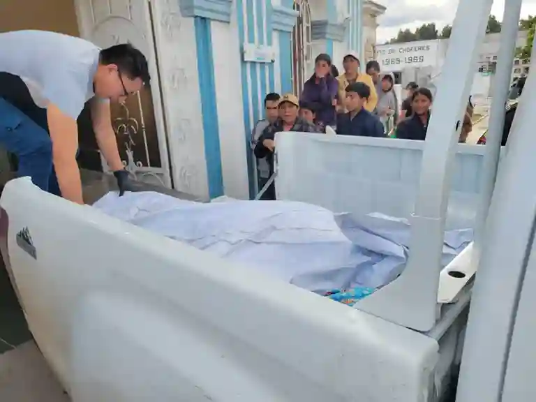 El cuerpo inerte de Carlos Yautibug Betún ingresó al Anfiteatro a las 16:47 h