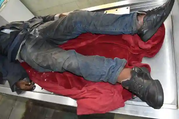 Si alguna persona lo conoce informe a sus familiares o acérquese al Anfiteatro del Cementerio de Riobamba