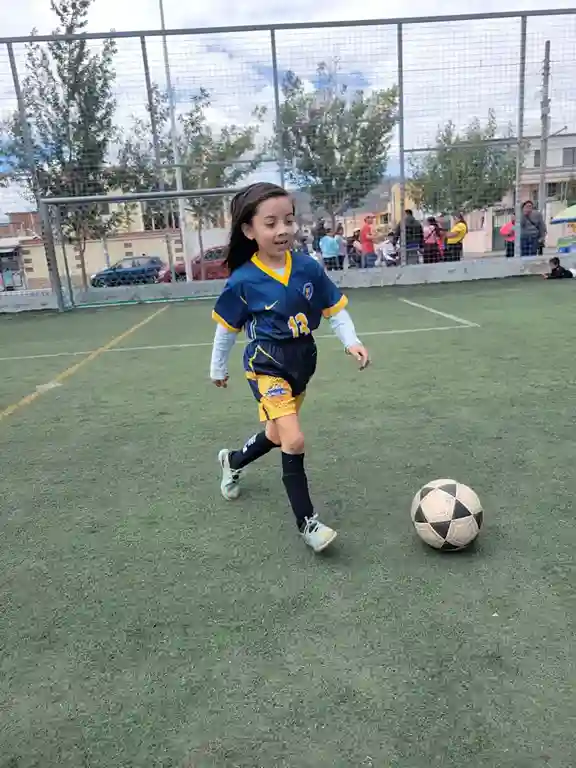 María Paz Caamacho es una gran delantera, ama mucho el juego de Cristiano Ronaldo y es encaradora con el balón
