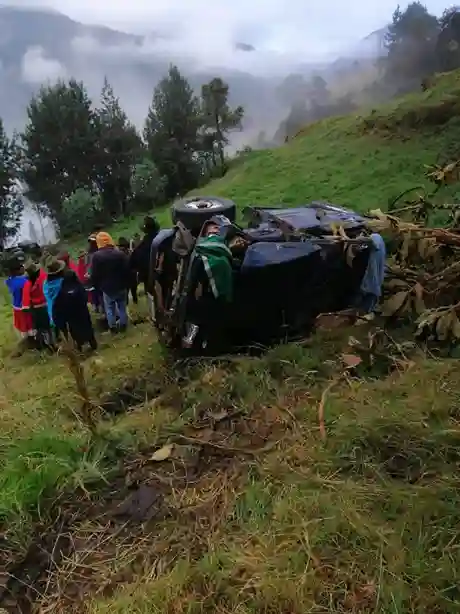 Un nuevo accidente de tránsito deja un muerto en Alausí. Se trata del educador Carlos Yautibug, de 55 años de edad, tras volcar su carro