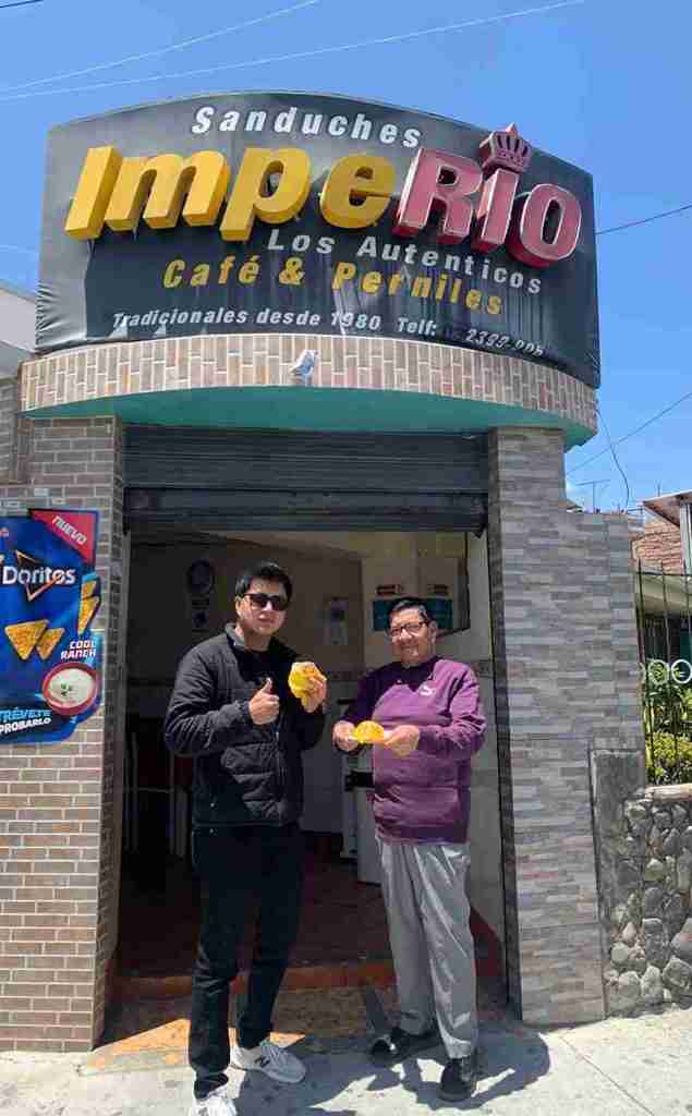 44 años ofreciendo los mejores sándwiches de pernil en Riobamba