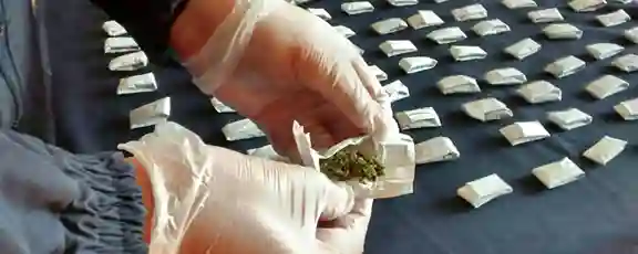 Un hombre fue llamado a juicio por traficar drogas, esto según la Fiscalía General del Estado. Le encontraron 341 gramos de marihuana