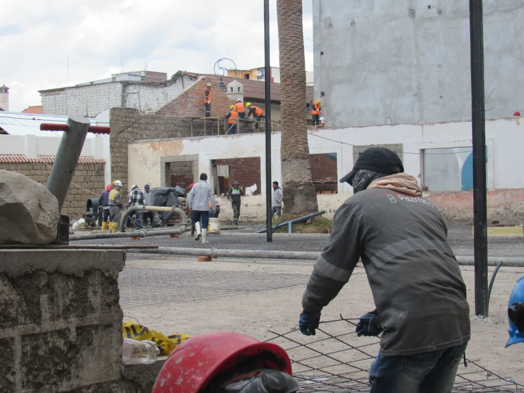 Riobamba: restauración del Club de exferroviarios generó discordia porque se intentó destruir los muros del cerramiento