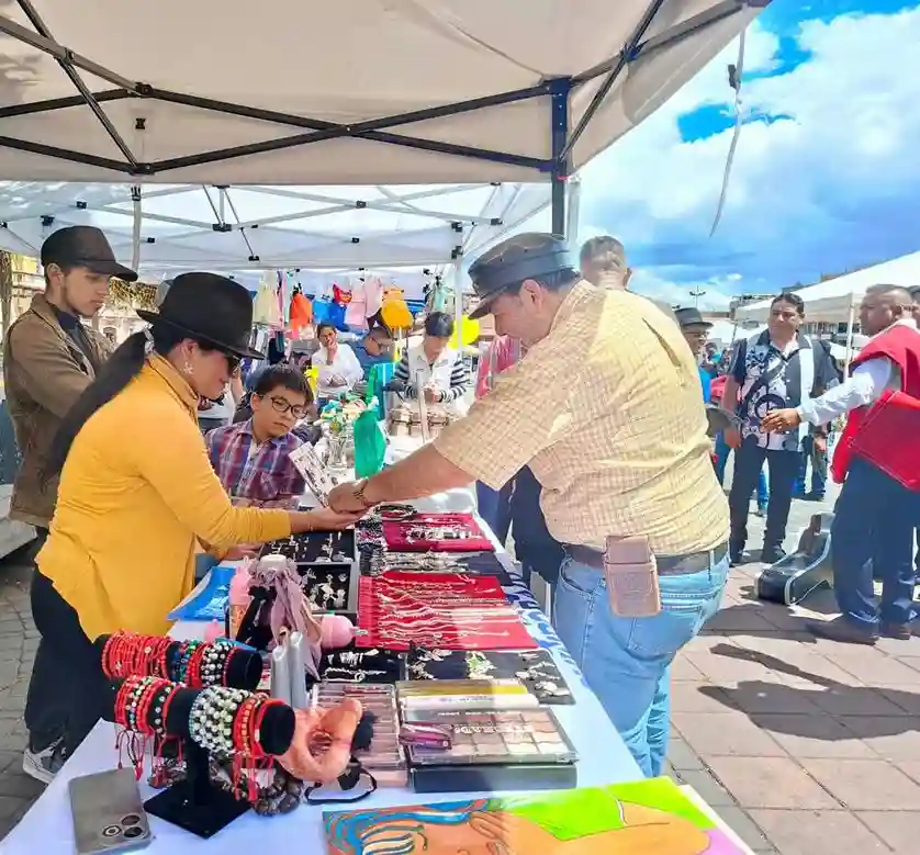 Feria de Encuentro del Pueblo Puruwa 2024 en Riobamba.