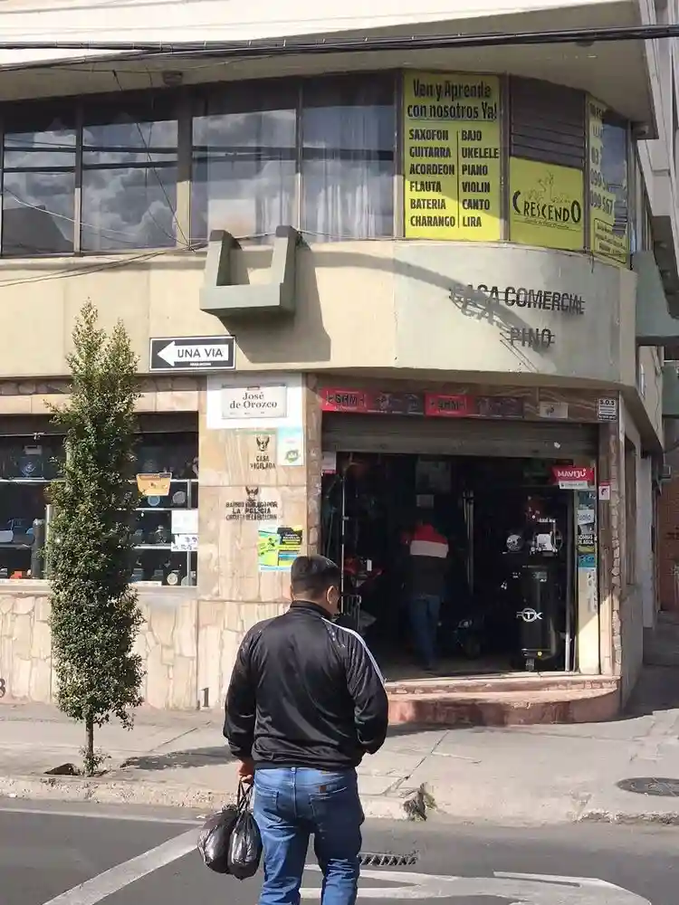 Las ferreterías no tienen generadores eléctricos.