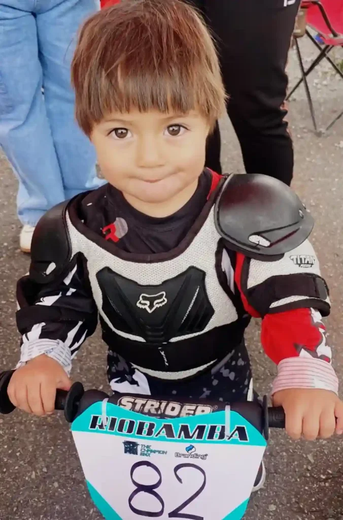 Niño de un año y 6 meses destacó en competencia de ciclismo